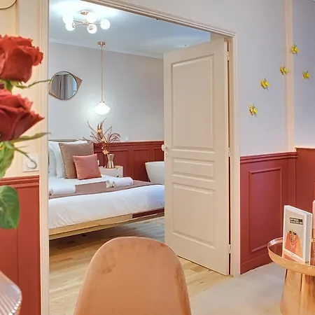 Apartment The Parisians Suites - Eiffel Tower Paris