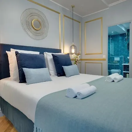 The Parisians Suites - Eiffel Tower Apartment